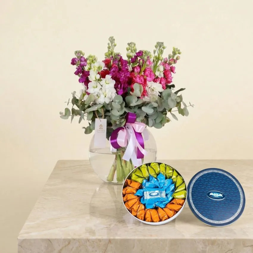 Order Pink & White Floral Vase With 1kg Eid Maamoul Online In Jordan ...